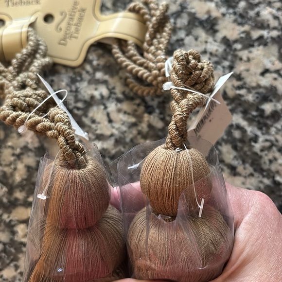 NWT Pair Decorative Curtain Tie Backs Bundle (2) 15” long 8” tassels - Picture 5 of 8